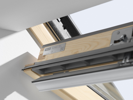 Okna dachowe VELUX GLL 1064 z górnym otwieraniem, pakietem 3-szybowym z powłoką łatwozmywalną oraz redukcją szumu deszczu, oblachowanie zewnętrzne w kolorze RAL 7043 (szarografitowy)
