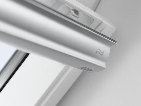 Okna dachowe VELUX GLU 0064 z górnym otwieraniem, pakietem 3-szybowym z powłoką łatwozymwalną oraz redukcją szumu deszczu, oblachowanie zewnętrzne w kolorze RAL 7043 (szarografitowy)