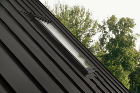 Kołnierze uszczelniające do zespoleń VELUX EKQ 2003M do blachy na rąbek, element skrajny prawy z regulowaną rynną zespalającą a=10-16 cm, w kolorze RAL 7043 (szarografitowy)