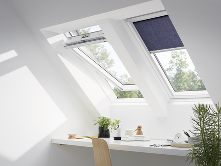 Okna dachowe VELUX GLU 0064 z górnym otwieraniem, pakietem 3-szybowym z powłoką łatwozymwalną oraz redukcją szumu deszczu, oblachowanie zewnętrzne w kolorze RAL 7043 (szarografitowy)