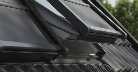 Markizy zaciemniające VELUX SSS sterowane solarnie 