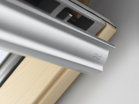 Okna dachowe VELUX GLL 1061 z górnym otwieraniem, pakietem 3-szybowym i oblachowaniem zewnętrznym w kolorze RAL 7043 (szarografitowy)