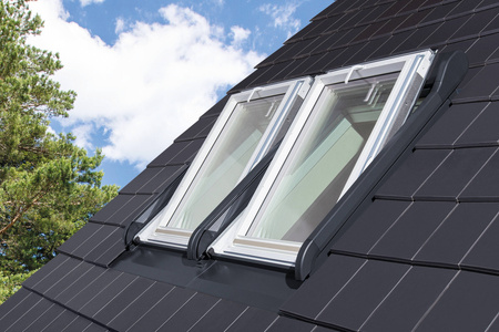 Roleta zewnętrzna FAKRO ARZ KOMFORT Z-WAVE, sterowana elektrycznie z napędem 15V, w kolorze RAL 7016 (antracyt) || Najniższa cena z 30 dni przed obniżką: 1818,00 zł