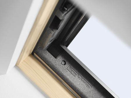Kup mnie w pakiecie! Okno dachowe VELUX GLL MK06 1061B z kołnierzem EDZ 1000 do pokryć falistych, w kolorze RAL 7043