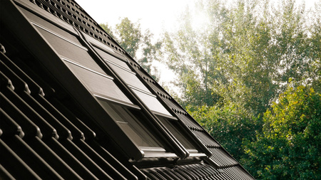 Markizy zaciemniające VELUX SSS sterowane solarnie 
