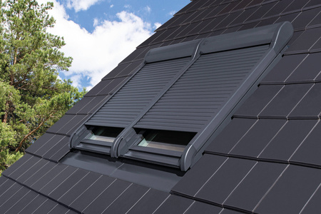 Roleta zewnętrzna FAKRO ARZ KOMFORT Z-WAVE, sterowana elektrycznie z napędem 15V, w kolorze RAL 7016 (antracyt) || Najniższa cena z 30 dni przed obniżką: 1558,66 zł