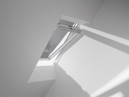 Kup mnie w pakiecie! Okno dachowe VELUX GLL FK06 1061B z markizą MHL 5060 i kołnierzem EDW 2000, w kolorze RAL 7043 (szarografitowy)