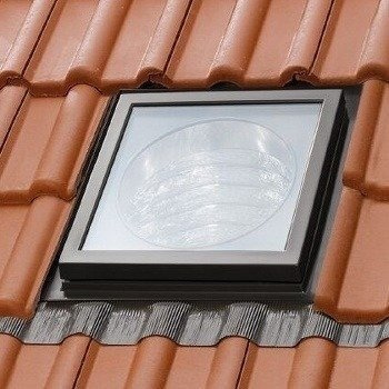 Świetlik z tunelem sztywnym VELUX TWR 0K14 2010 do pokryć profilowanych, z oblachowaniem w kolorze RAL 7043 szarorafitowy)