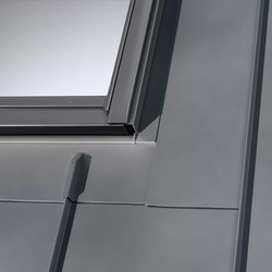 Kołnierze uszczelniające VELUX EDQ 2000L z zestawem ciepłego montażu BDX, do blachy na rąbek, w kolorze RAL 7043 (szarografitowy)