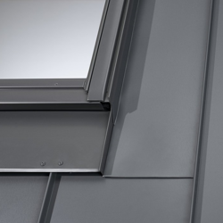 Kołnierze do blachy panelowej VELUX EDQ 2000 z zestawem do ciepłego montażu BDX