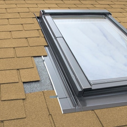 Kołnierze uszczelniające FAKRO ESV, do pokryć płaskich, w kolorze RAL 7022 (szarobrązowy)