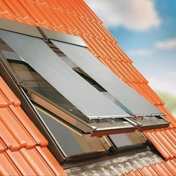 Markiza FAKRO AMZ New Line z kasetą w kolorze RAL 7022