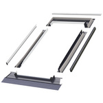 Kołnierze uszczelniające FAKRO EZV-A AX00 GREENVIEW do pokryć niskoprofilowanych, w kolorze RAL 7016 (antracyt)