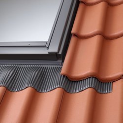 Kołnierze do pokryć wysokoprofilowanych VELUX EDW 1000 z zestawem izolacyjnym BFX