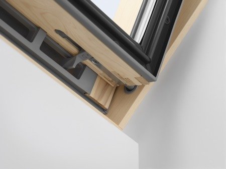 Okna dachowe VELUX GLL 1064B dolne otwieranie, pakiet 3-szybowy z powłoką łatwozmywalną oraz redukcją szumu deszczu