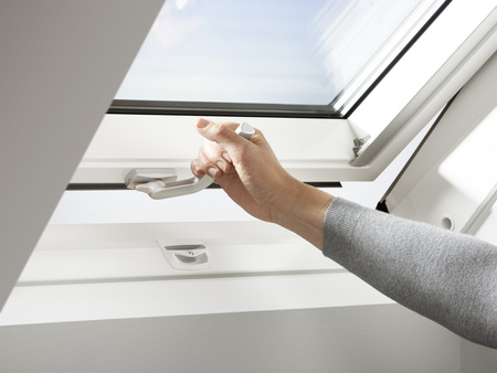 Pakiet okno VELUX GLU 0061B z dolnym otwieraniem + markiza MHL + kołnierz EDW 2000